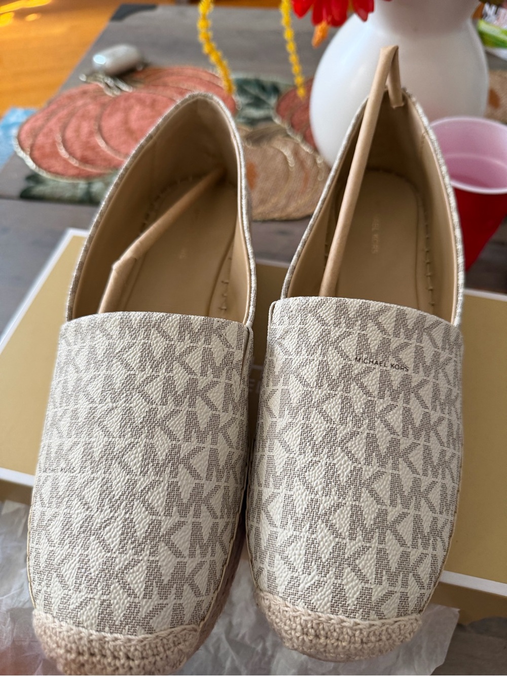 Michael Kors Women's Beige Logo Espadrille Flats brand new